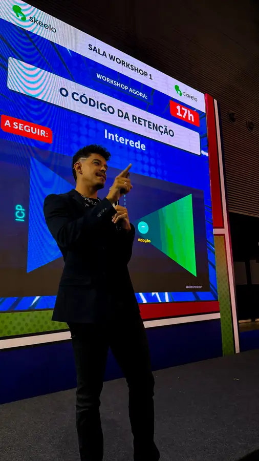 Bruno Scott apresentando O Código da Retenção na ABRAMULTI 2026