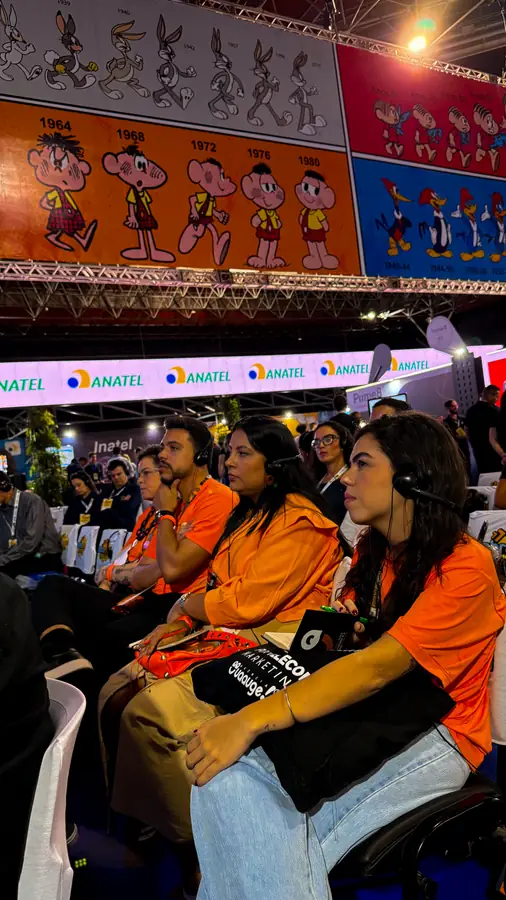 Plateia acompanhando a palestra de Bruno Scott na ABRAMULTI 2026