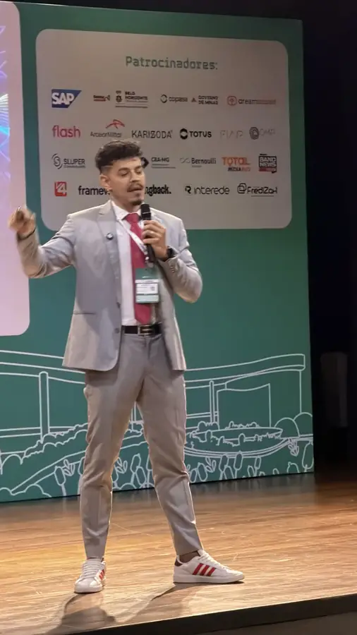 Bruno Scott no palco do Minas Summit 2026