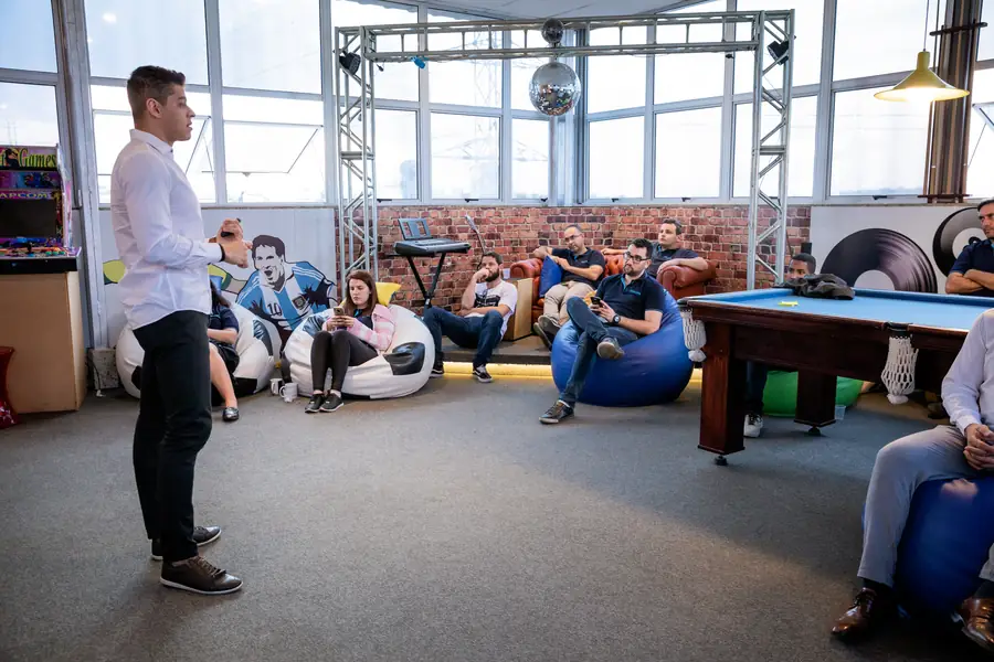 Bruno Scott conduzindo workshop no Seraph, em 2019